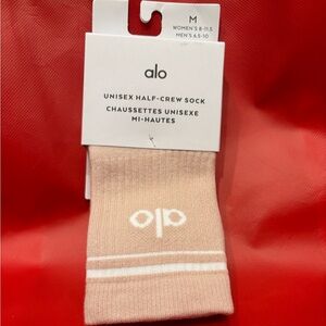 ALO Yoga Unisex Half-Crew Sock - light pink.